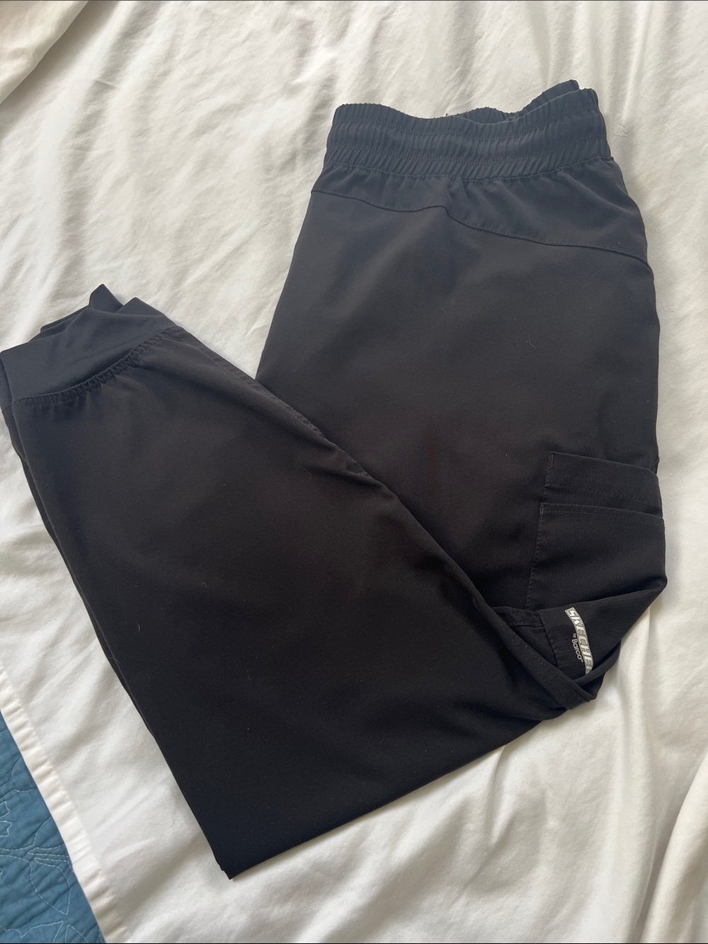 Black sketchers scrub pants with Utility Pocket, jogger style XL petite